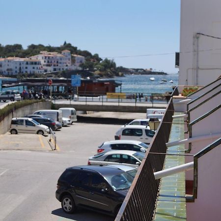 Hostal Marina カダケス エクステリア 写真