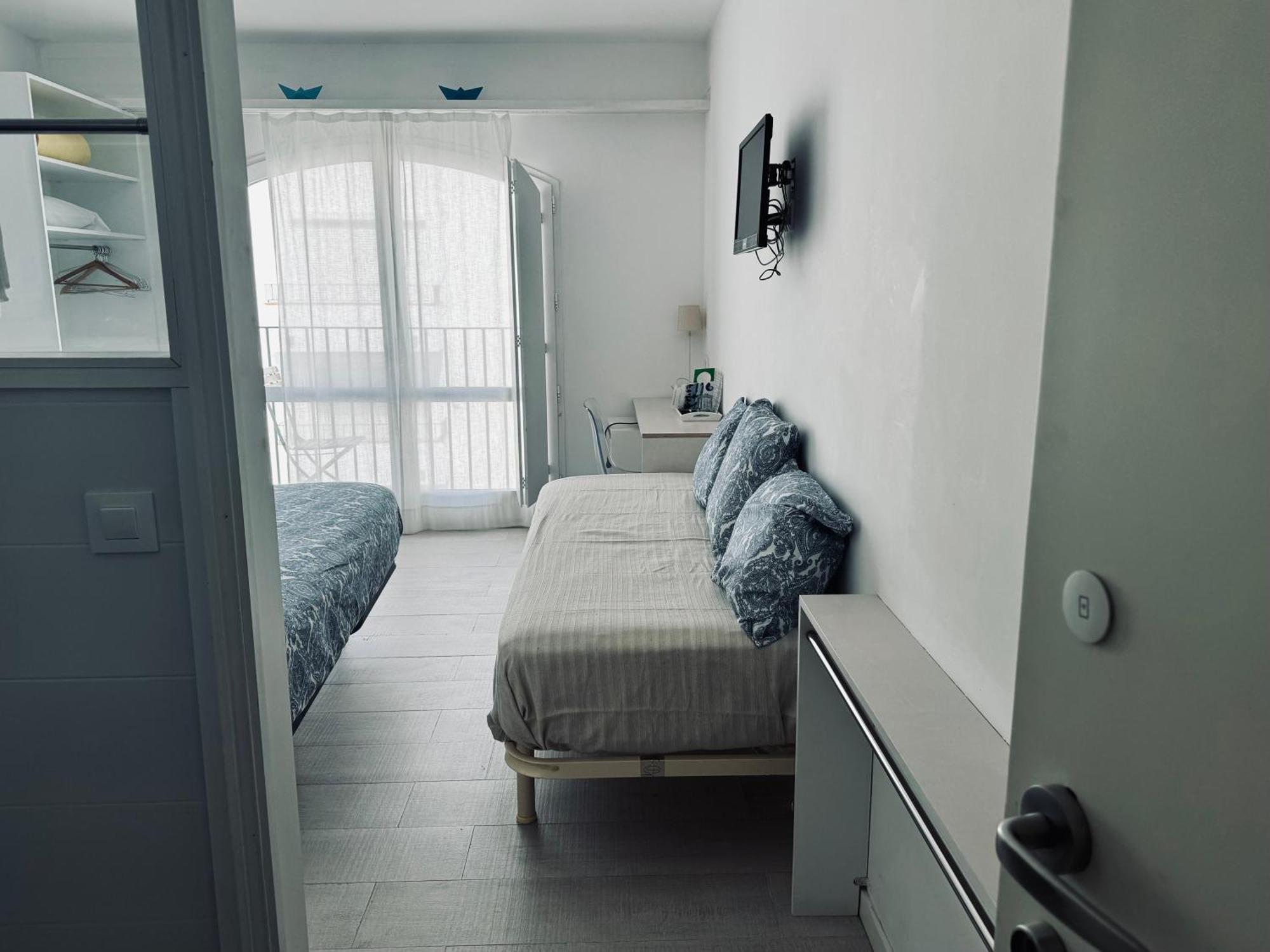 Hostal Marina カダケス エクステリア 写真