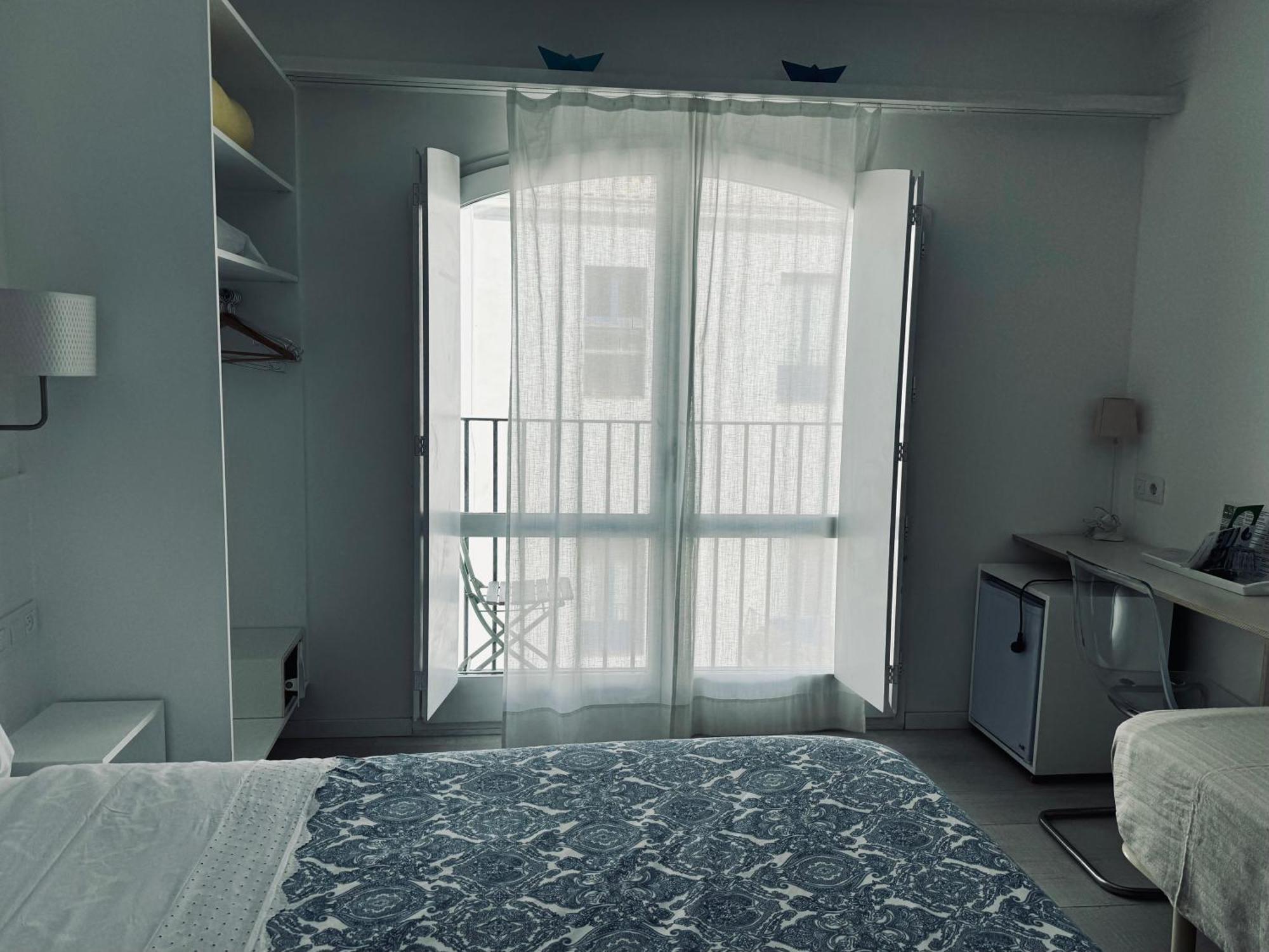 Hostal Marina カダケス エクステリア 写真