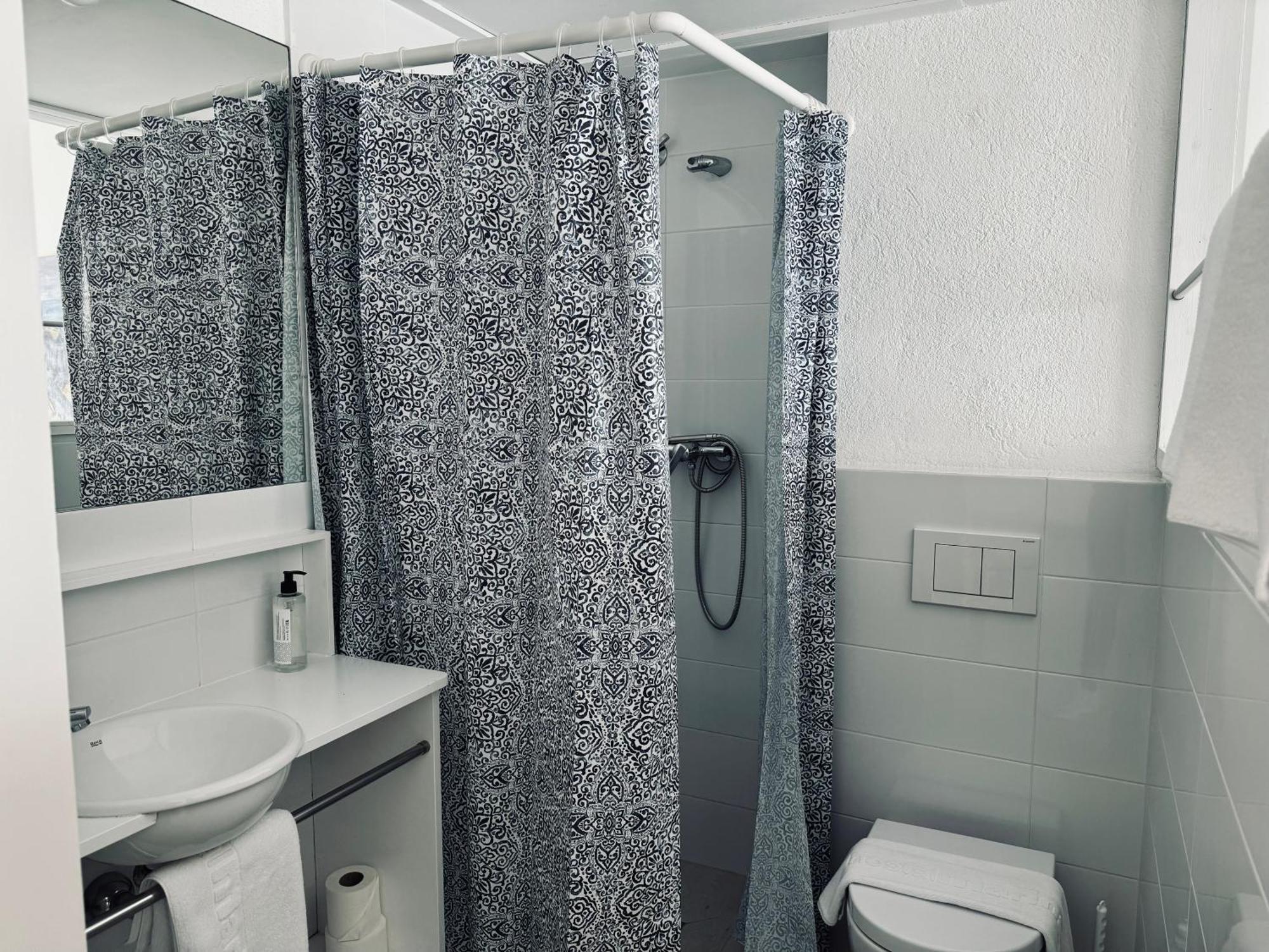 Hostal Marina カダケス エクステリア 写真